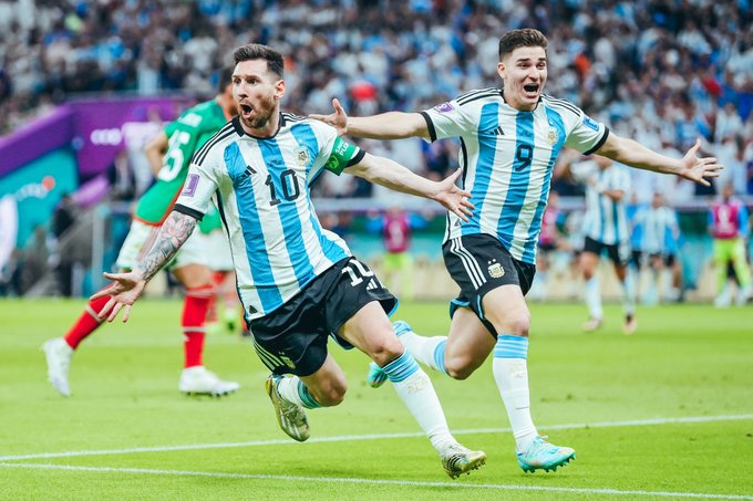Messi tỏa sáng, Argentina có chiến thắng đầu tiên tại World Cup