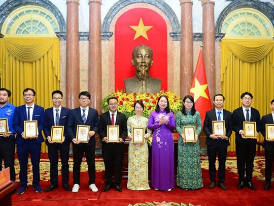 Phó Chủ tịch nước Võ Thị Ánh Xuân gặp mặt 30 tài năng trẻ khoa học công nghệ năm 2022