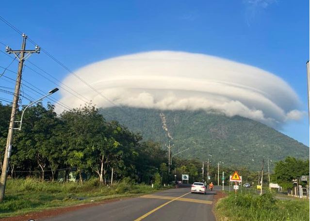 Đâu là điều kiện để hình thành đám mây “đĩa bay” ở núi Bà Đen?