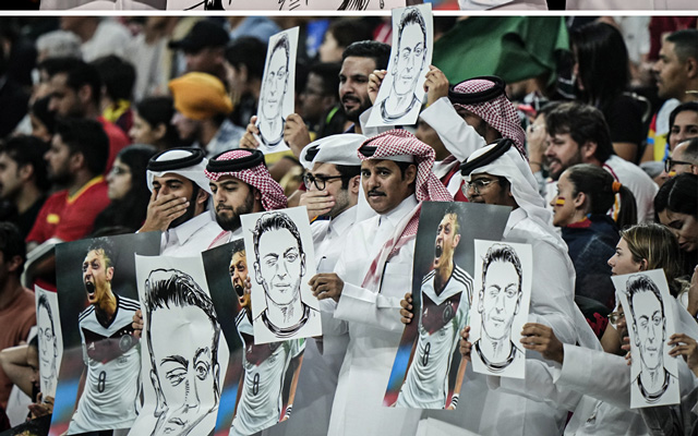 Fan Qatar dùng hình ảnh của Mesut Ozil để "cà khịa" ĐT Đức