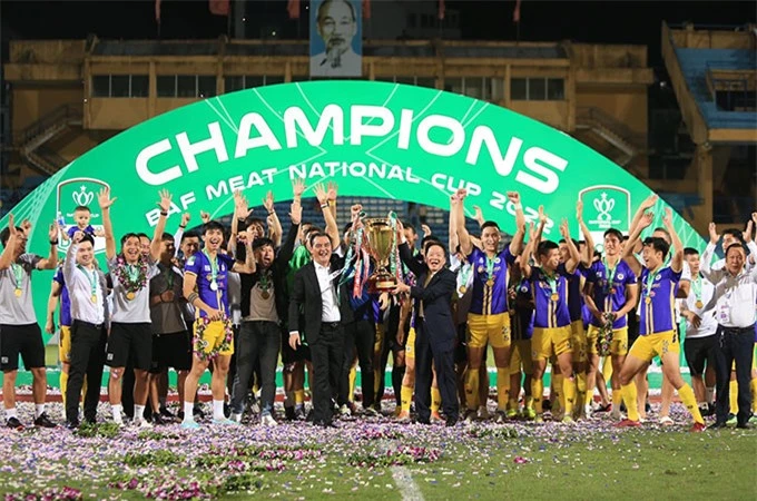 Với chức vô địch Cúp QG 2022, Hà Nội FC đã có lần thứ 3 đăng quang ở giải đấu này. Đáng chú ý, đội bóng Thủ đô đi vào lịch sử của bóng đá Việt Nam khi trở thành CLB đầu tiên giành Cúp QG trong 3 mùa giải liên tiếp (2019, 2020 và 2022)