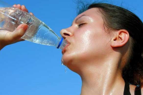 Đừng tưởng cứ uống nước là tốt, đây là 3 sai lầm rất nhiều người Việt mắc phải, huỷ hoại thận của chính mình