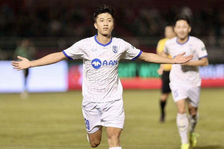 Văn Đức chính thức lên tiếng trước tin đồn rời SLNA, gia nhập Công An Hà Nội