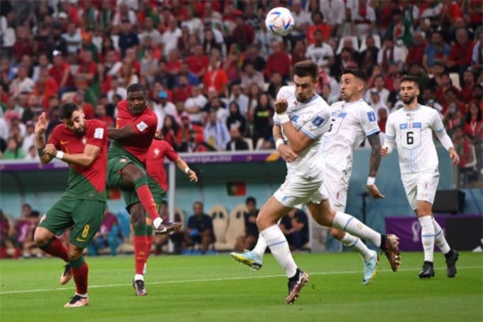 Carvalho suýt mở tỷ số trận Bồ Đào Nha vs Uruguay ngay phút thứ 3