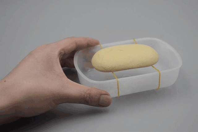 Không ngờ, đặt một vài sợi dây chun trong phòng tắm lại có thể giúp bạn tiết kiệm được rất nhiều tiền mỗi năm