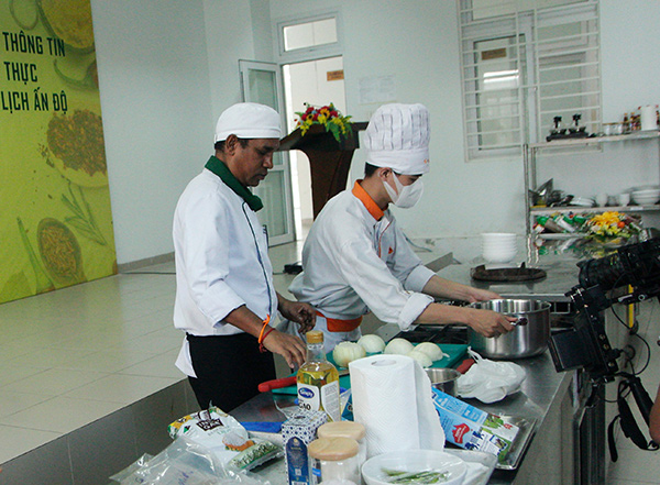 Đà Nẵng: Hướng dẫn chế biến ẩm thực Ấn Độ cho 30 bếp trưởng khách sạn 4 – 5 sao