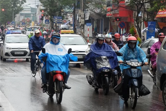 Dự báo thời tiết ngày 30/11/2022: Hà Nội có mưa dông, trời chuyển rét