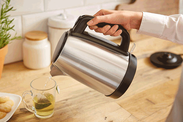 Dùng ấm siêu tốc theo 5 kiểu này, vừa tốn điện, đóng cặn, nhanh hỏng: Số 2 nhiều nhà mắc phải