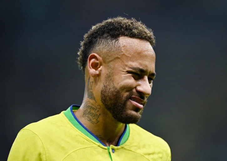 Không chỉ dính chấn thương, Neymar còn đang bị sốt nhẹ