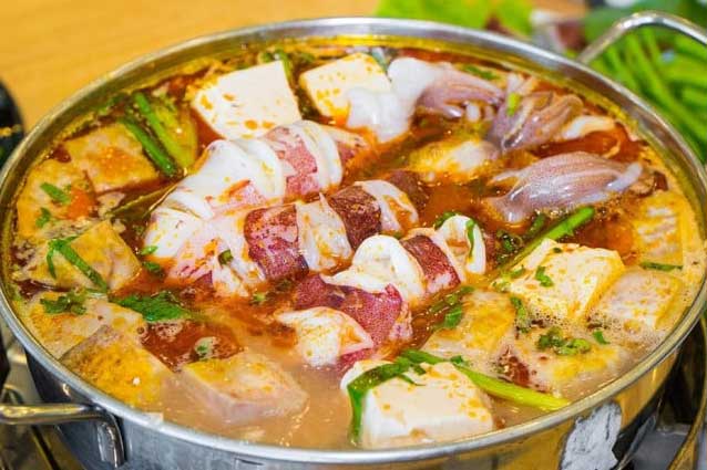 Ăn lẩu mà ăn những thứ này là sai: Chuyên gia dinh dưỡng mách bạn cách ăn lẩu tốt nhất mùa lạnh