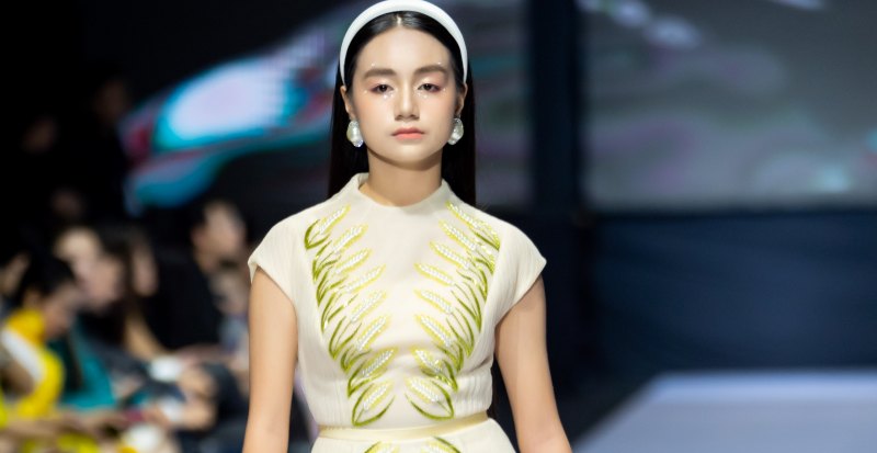 Mẫu nhí “đa-zi-năng” nổi bật trên sàn catwalk Tuần lễ Thời trang Quốc tế Việt Nam