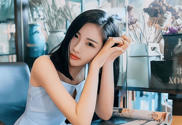 Tin nhắn đến máy vợ lúc nửa đêm, chồng đáp "anh đến đi, chồng em vắng nhà"