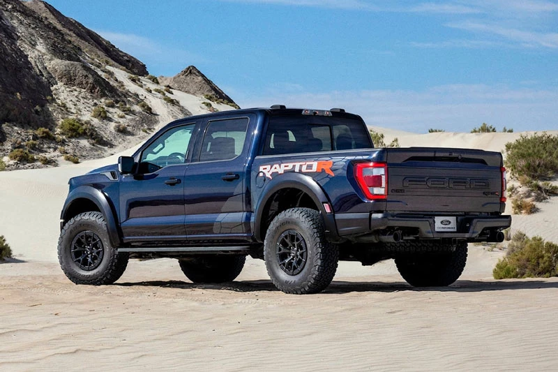 6. Ford F-150 Raptor 2023 (giá khởi điểm: 76.775 USD).