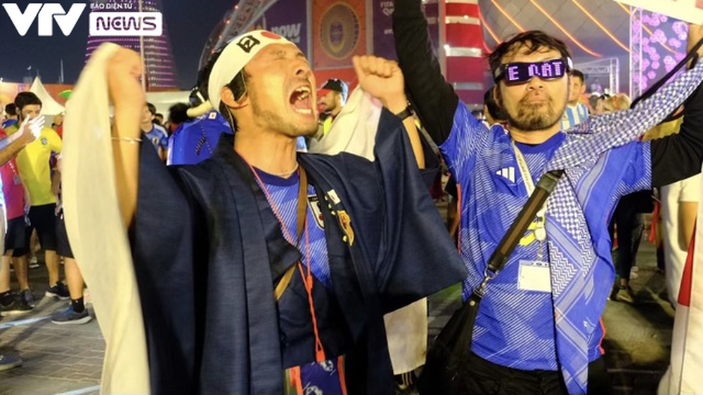 Sắc xanh "Samurai" tràn ngập khi Nhật Bản đi tiếp tại World Cup 2022