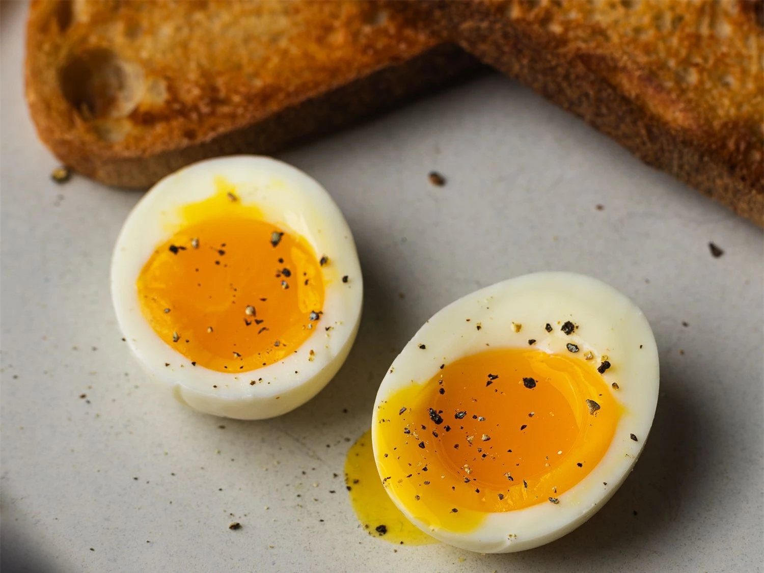 perfect-soft-boiled-eggs-hero-05_1-7680c13e853046fd90db9e277911e4e8.jpeg