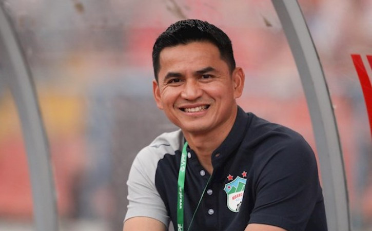 HLV Kiatisak được Thái Lan trao danh hiệu cao quý