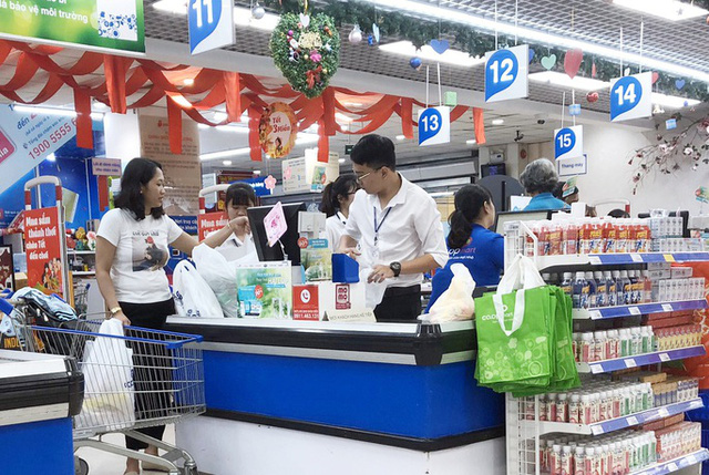 Sôi động tuyển lao động thời vụ dịp cuối năm