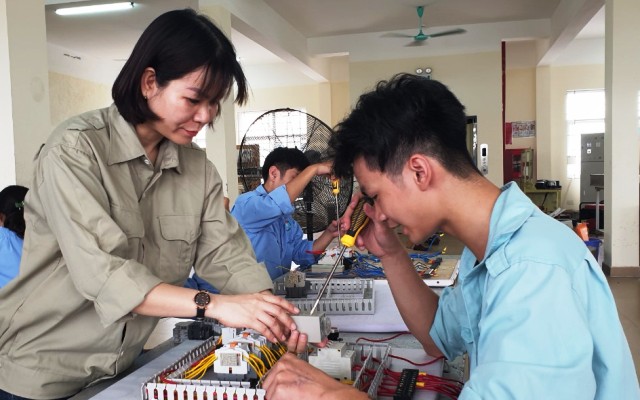 Đề xuất chính sách hỗ trợ người lao động phát triển kỹ năng nghề