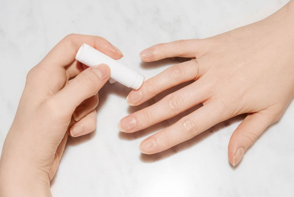 Mẹo hay với son dưỡng môi bạn phải biết