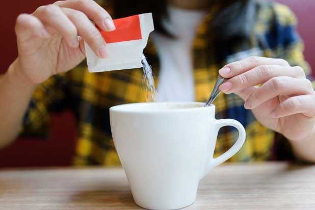 4 th&#xF3;i quen u&#x1ED1;ng c&#xE0; ph&#xEA; khi&#x1EBF;n b&#x1EA1;n l&#xE3;o h&#xF3;a, gi&#xE0; &#x111;i nhanh h&#x1A1;n m&#xE0; kh&#xF4;ng bi&#x1EBF;t