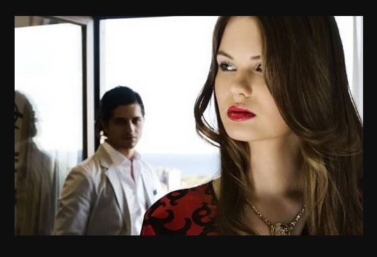 Tin nhắn mùi mẫn từ sếp bà gửi đến điện thoại 'tố' tội tày đình của chồng trẻ