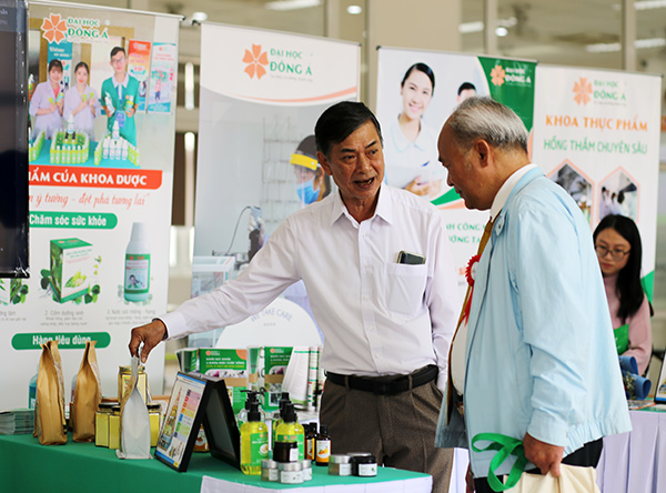 Đại học Đông Á ký kết hợp tác đào tạo, cung ứng nhân lực với các doanh nghiệp Tây Nguyên
