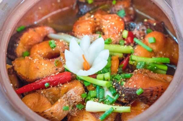 Mùa đông mẹ kho cá theo cách này đảm bảo nồi cơm "hết veo trong vòng 1 nốt nhạc"