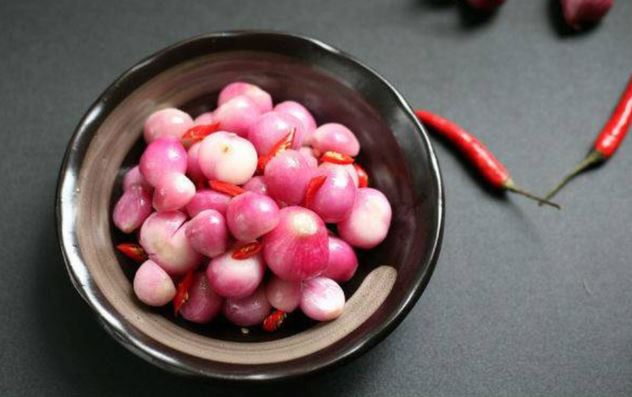 Dưa hành muối chua giòn ngon, không hăng cũng không nổi váng