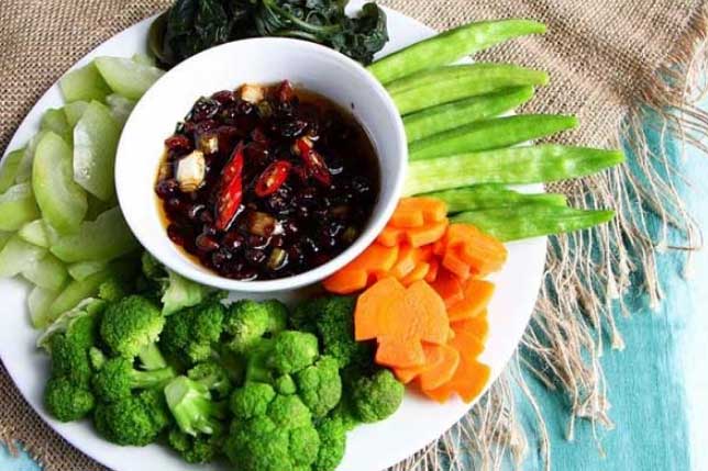 Luộc rau củ đừng vội vớt ngay ra đĩa: Làm thêm bước này rau sạch hóa chất, xanh ngon yên tâm ăn