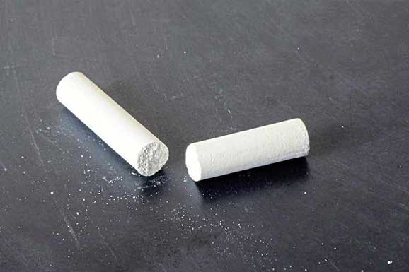 Ném 3 viên phấn viết bảng vào tủ quần áo, điều kỳ diệu xảy ra