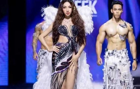 Mỹ nhân Việt xử lý sự cố trên sàn diễn: Người nhận 'mưa lời khen', người vẫn thần thái ngời ngời