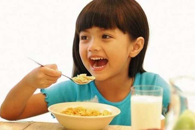 3 kiểu ăn sáng phá hoại sức khỏe con bạn, nhưng nhiều người vẫn sai phạm, khiến bác sĩ lắc đầu ngao ngán