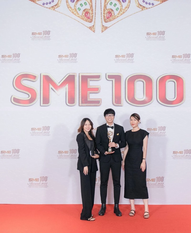 Ba thành viên sáng lập Double U Ba thành viên sáng lập Double U