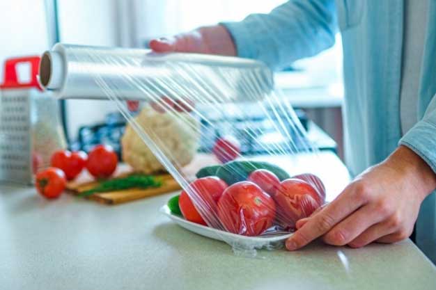 4 sai lầm dùng màng bọc thực phẩm khiến cả nhà mắc bệnh nguy hiểm