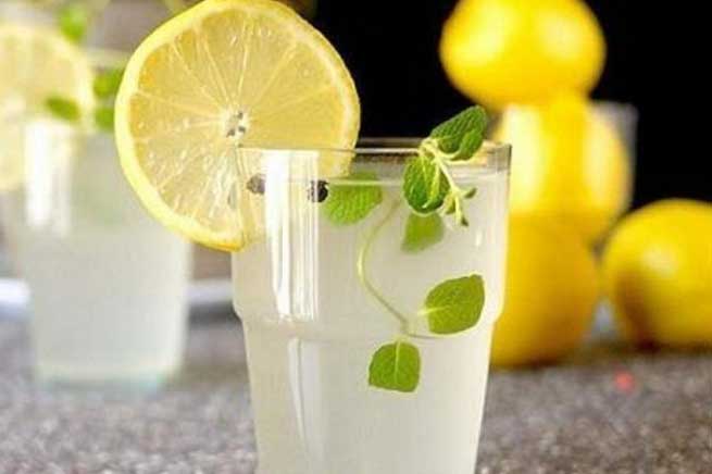 Không phải nước lọc, sáng dậy cứ uống 1 cốc nước ép còn tốt hơn gấp vạn lần thuốc bổ