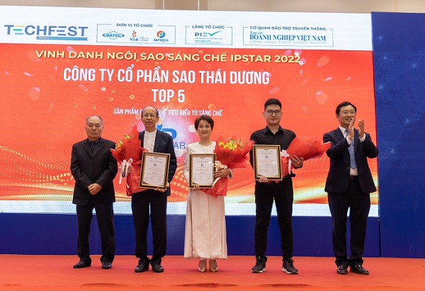 Sao Thái Dương chinh phục Ban giám khảo cuộc thi Ngôi sao sáng chế 2022 với hai giải thưởng danh giá