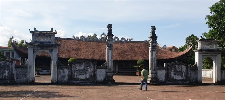 Cũng tại Tr&agrave; Cổ, du kh&aacute;ch c&ograve;n c&oacute; thể tham quan c&aacute;c địa điểm nổi tiếng kh&aacute;c như nh&agrave; thờ Tr&agrave; Cổ, đ&igrave;nh Tr&agrave; Cổ để t&igrave;m hiểu r&otilde; hơn về văn h&oacute;a nơi đ&acirc;y.