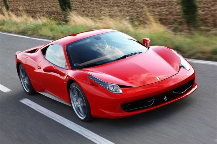  Tiền đạo chủ lực của tuyển Brazil còn sở hữu một chiếc Ferrari 458 Italia. Siêu xe này thường được anh sử dụng để đến sân tập thời còn khoác áo Barcelona. 