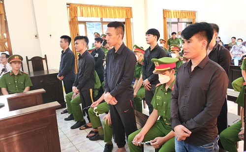 Kiên Giang: 9 bị cáo bị phạt 174 năm tù vì tội giết người và bắt giữ người trái pháp luật

