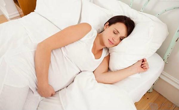 4 tư thế ngủ cực nguy hiểm khi phụ nữ mang thai