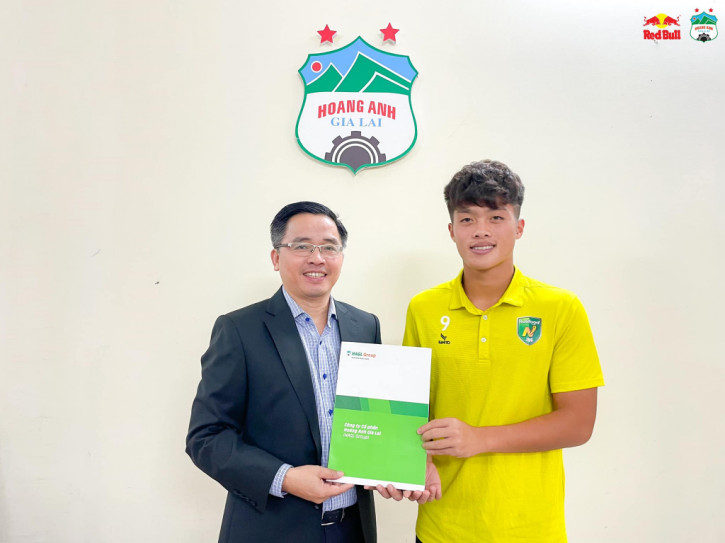 HAGL c&#xF4;ng b&#x1ED1; t&#xE2;n binh &#x111;&#x1EA7;u ti&#xEA;n &#x1EDF; V.League 2023: &#x201C;Vua gi&#x1EA3;i tr&#x1EBB;&#x201D; Vi&#x1EC7;t Nam