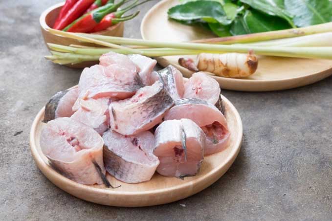 Cho trẻ ăn cá rất tốt nhưng có 3 loại cá nằm trong 'danh sách đen', cần loại bỏ ngay