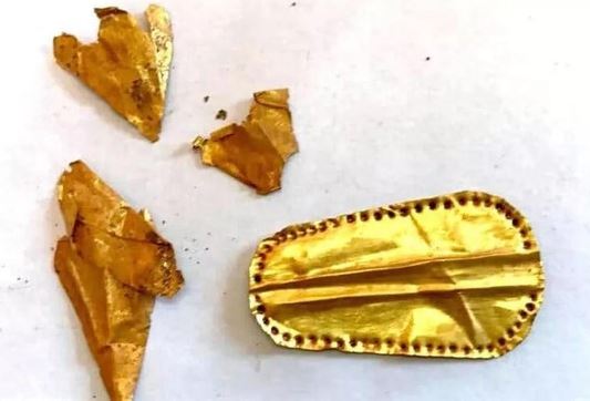 Một chiếc lưỡi bằng vàng được tìm thấy trên một xác ướp từ thời Ai Cập cổ đại.