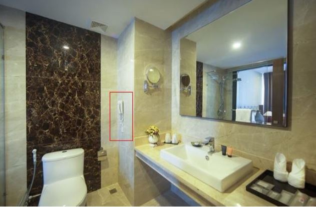 Vì sao trong khách sạn lại lắp điện thoại ở nhà vệ sinh?