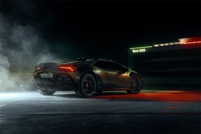  Lamborghini Huracan Sterrato được sản xuất giới hạn với số lượng 1.499 chiếc. Quá trình chế tạo sẽ bắt đầu vào tháng 2/2023. Mức giá của mẫu xe này vẫn chưa được tiết lộ. 
