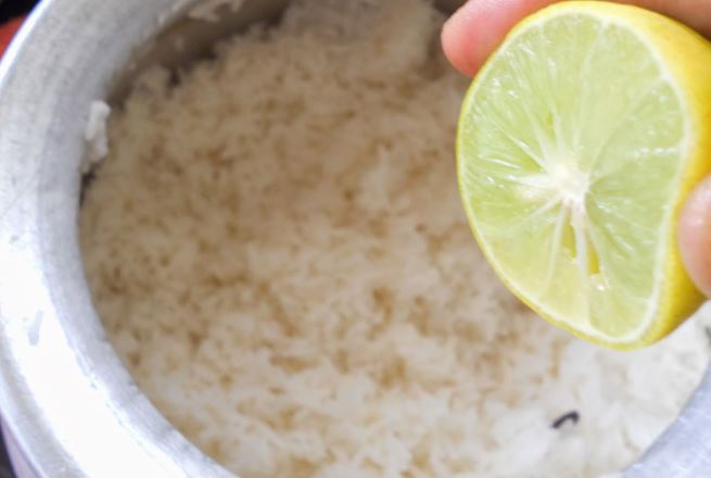 Vắt quả chanh vào nồi cơm trước khi nấu: Bí quyết nhỏ nhưng chất lượng khỏi bàn