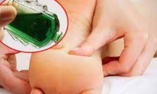 Bôi một giọt dầu gió vào lòng bàn chân: 7 ngày sau nhận về lợi ích bất ngờ ai cũng cần