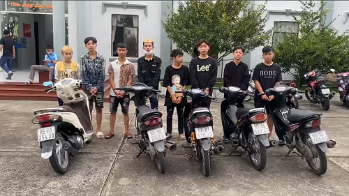 Nhóm cướp " nhị" bị công an huyện Thới Lai bắt giữ.
