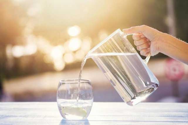 3 kiểu uống nước làm tổn thương thận, có thể bạn cũng đang mắc phải