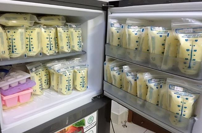 Sữa mẹ bảo quản tủ lạnh có được không?